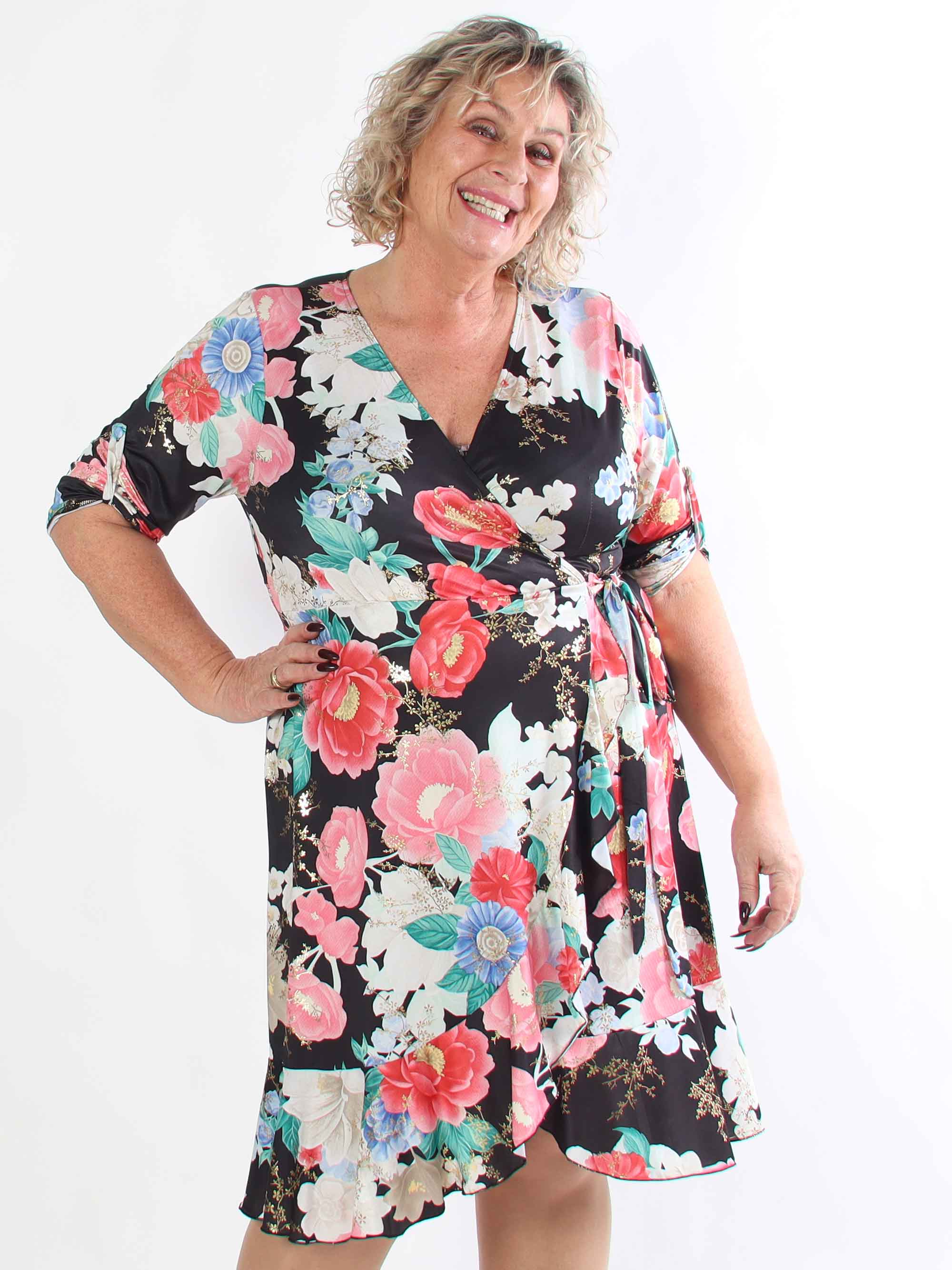 Savina Flower - Blomstret elastisk plus size kjole i slå-om-look